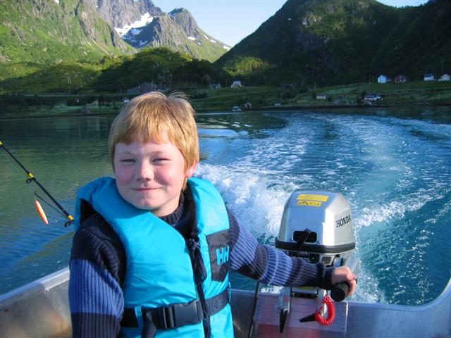 Adrian prøver nybåten