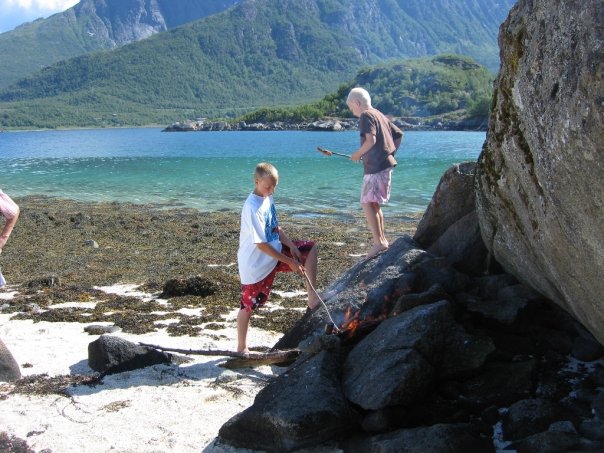 5690_113541043100_791953100_2340177_3132102_n